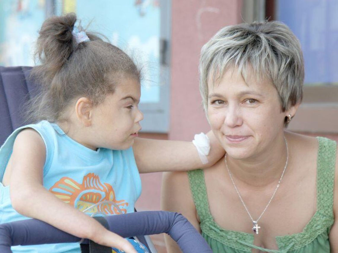 Urzędnicy nie chcą pomóc chorej 15-latce. \"Nie ma pieniędzy\"