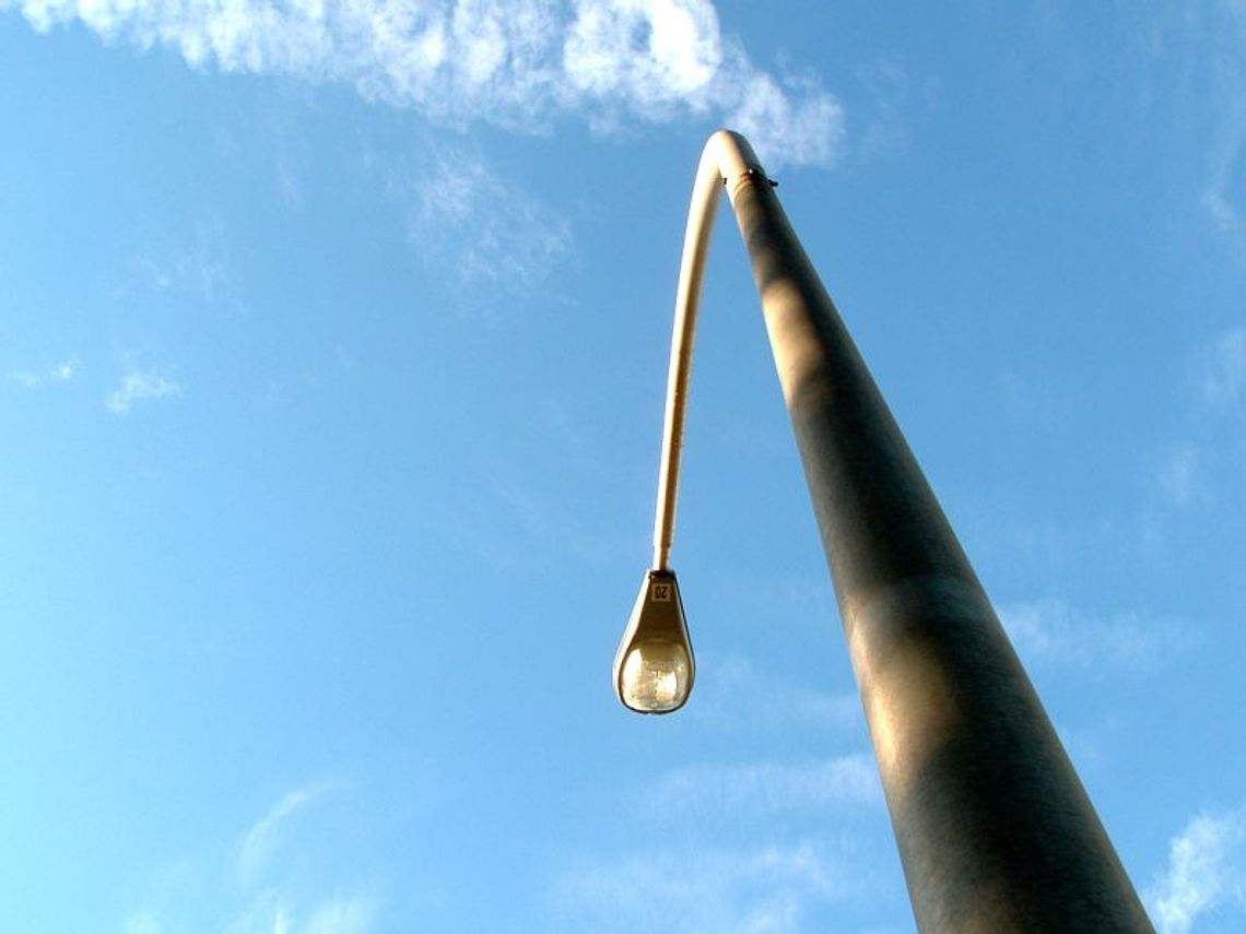 Urzędnicy oszczędzają. Na ulicach jest ciemniej