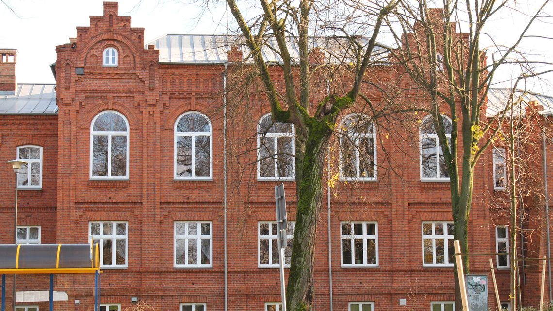 Urzędnicy rozsyłali ulotki Trzaskowskiego. Co z zakazem agitacji?