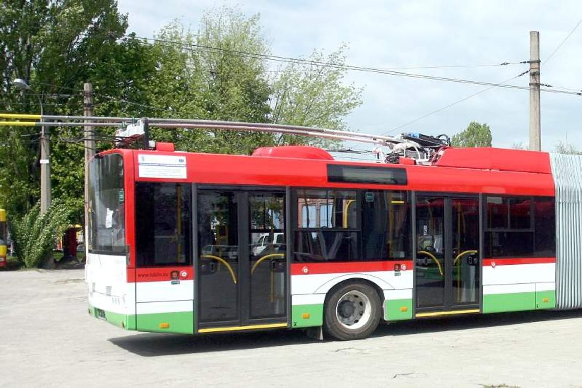 Urzędnicy zaplątani w trakcję