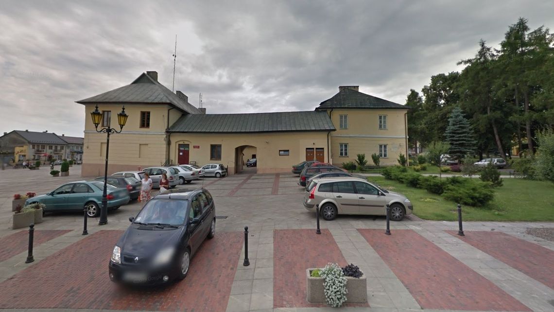 Urzędnicy ze Szczebrzeszyna proszą: nie przychodź osobiście, tylko zadzwoń Urzędnicy ze Szczebrzeszyna proszą: nie przychodź osobiście, tylko zadzwoń