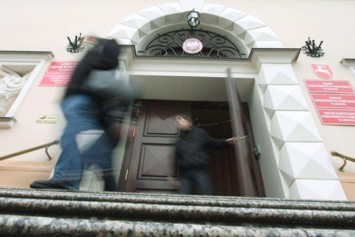 Urzędniczka widmo. Nie ma nawet własnego biurka Urzędniczka widmo. Nie ma nawet własnego biurka