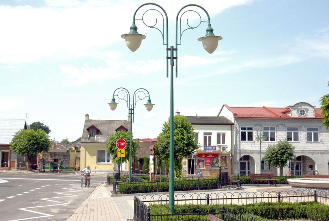 Urzędów: Na Rynku się rozjaśni Urzędów: Na Rynku się rozjaśni