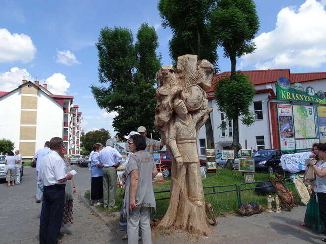 Uschnięte drzewa oddali w ręce rzeźbiarzom. Oto efekt ich pracy