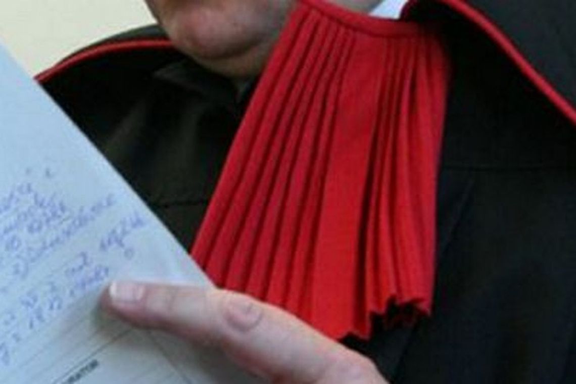 Usłyszała zarzut zabójstwa męża. Zmarł po przywiązaniu do kaloryfera?