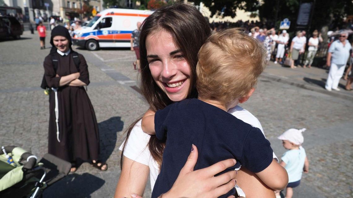 Uśmiech, upał i modlitwa. Pielgrzymka wyruszyła z Lublina Uśmiech, upał i modlitwa. Pielgrzymka wyruszyła z Lublina