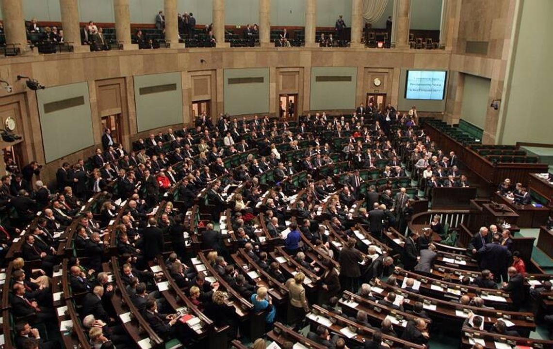 Ustawa emerytalna uchwalona. \"Solidarność\" zablokowała Sejm