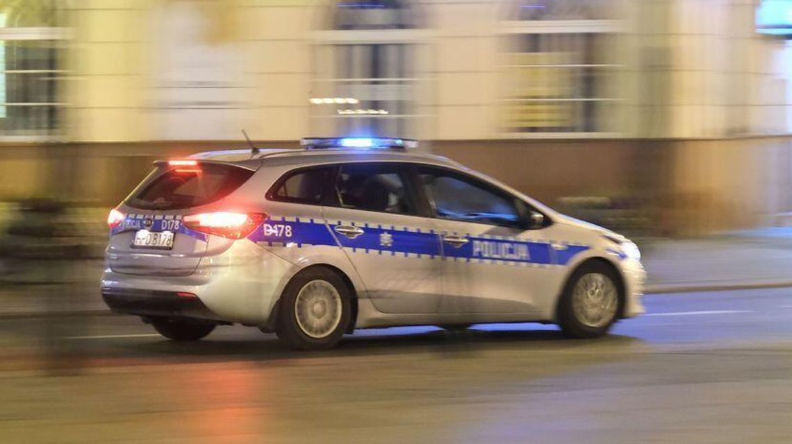 Usterka w aucie, amfetamina w mieszkaniu. Wpadka 19-letniego dilera 