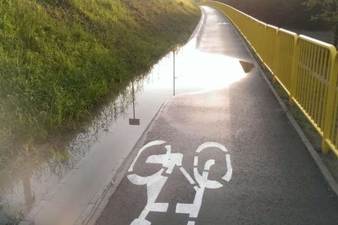 Usterki na nowej drodze 747. Czytelnik: To partactwo! Drogowcy: Jest gwarancja