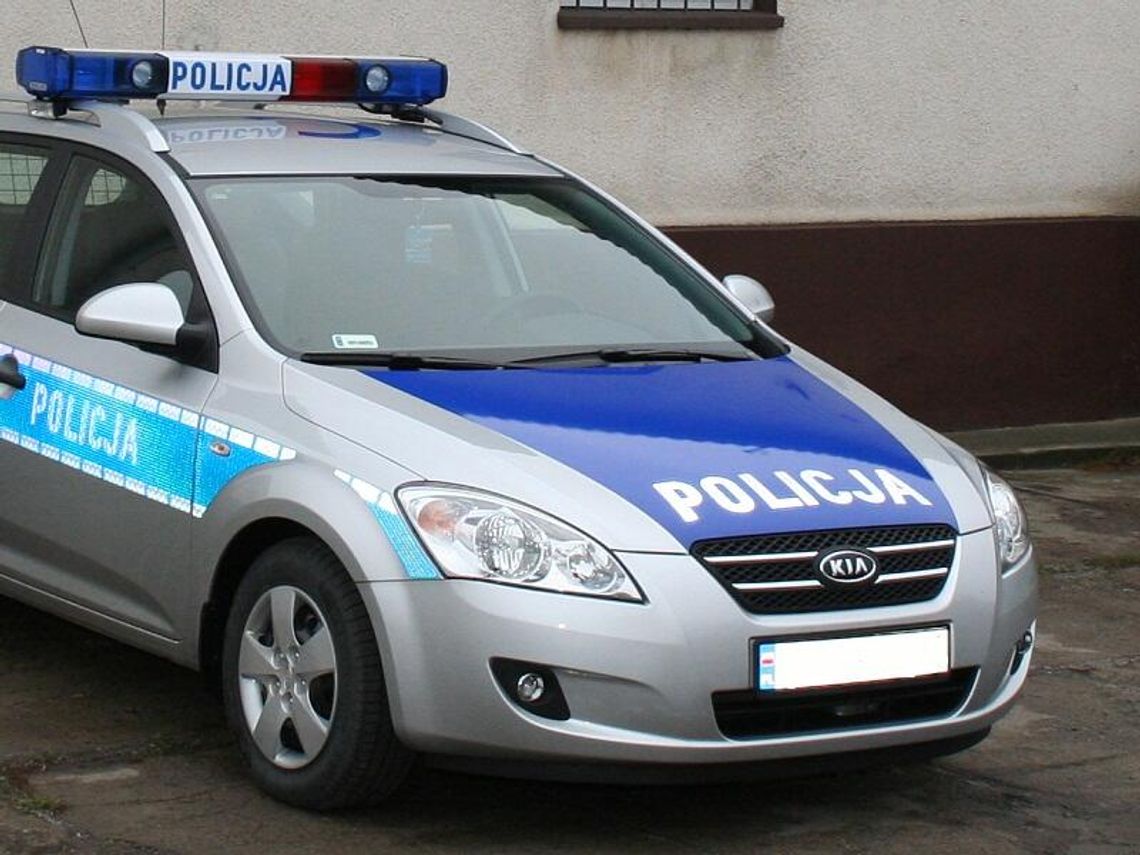 Ustka: mężczyzna ukradł i rozbił policjantom radiowóz