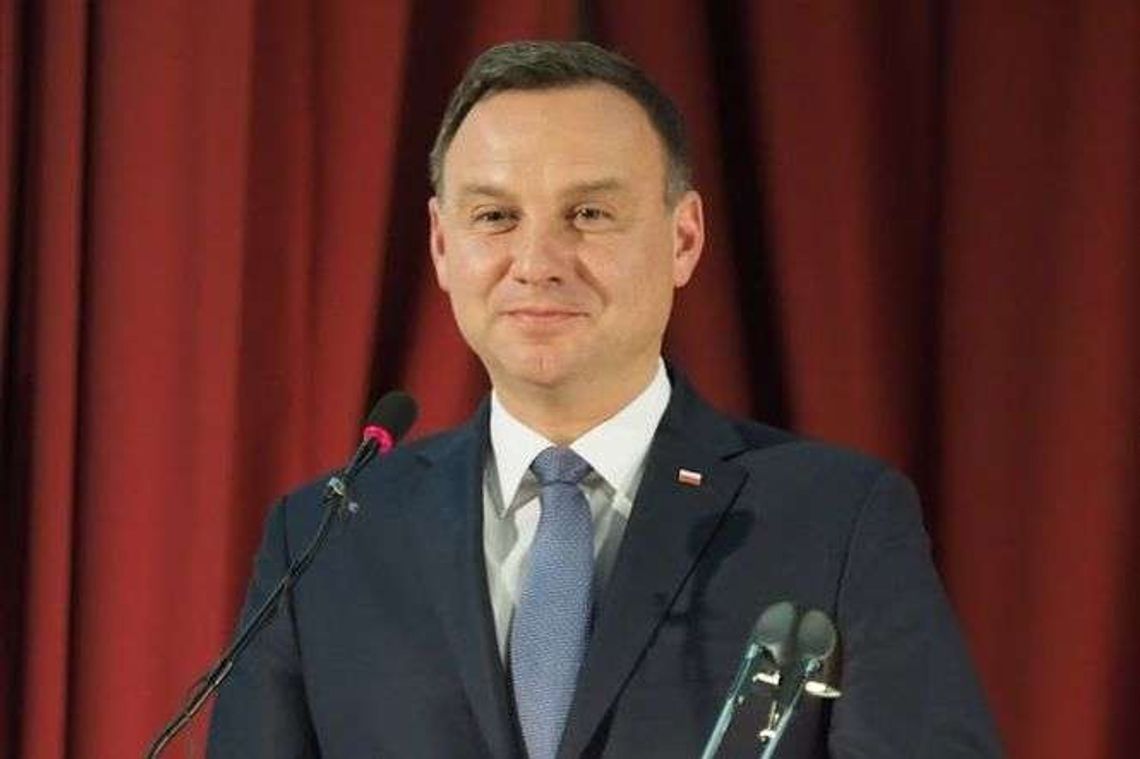 Uszkodzona limuzyna prezydenta Andrzeja Dudy. Potrzebna była przesiadka