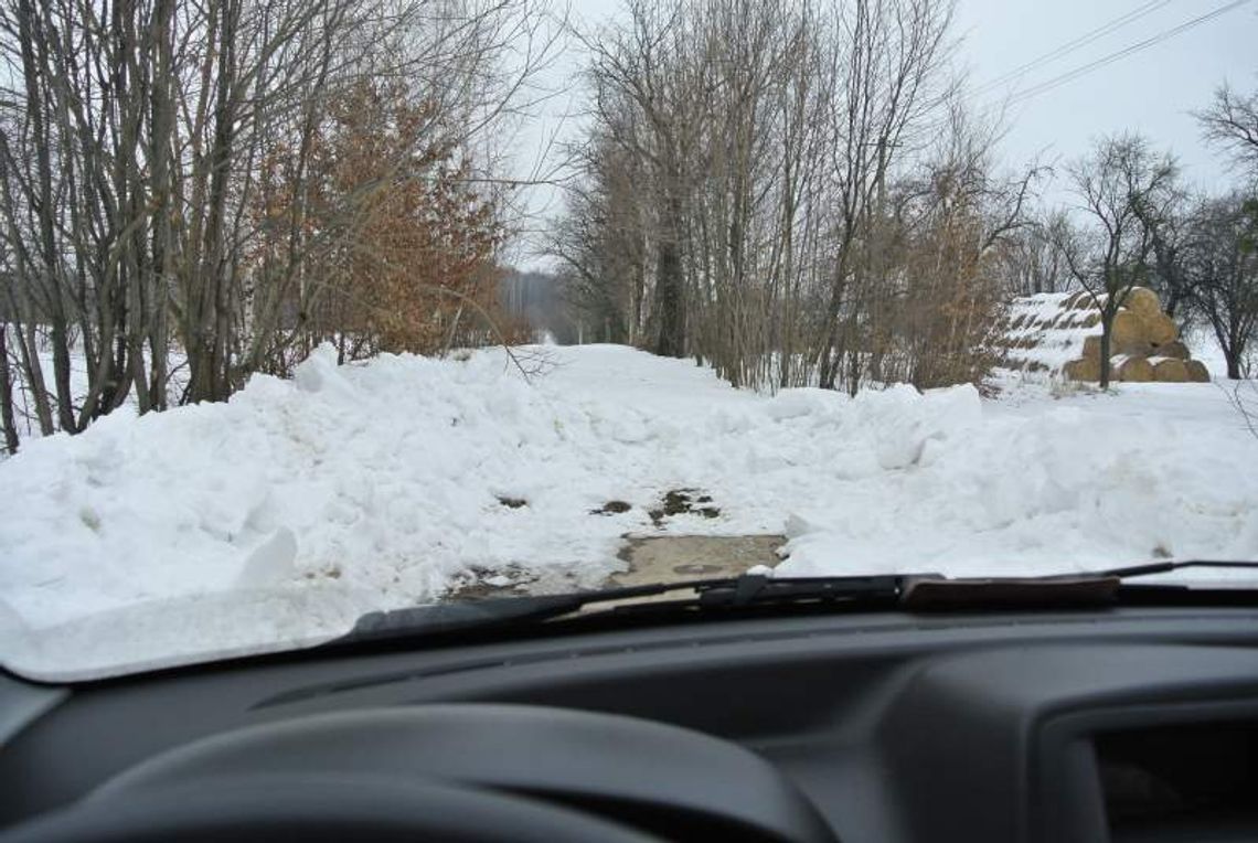 Utknęli w domu pod lasem. Gmina: Nigdy tam nie odśnieżamy Utknęli w domu pod lasem. Gmina: Nigdy tam nie odśnieżamy