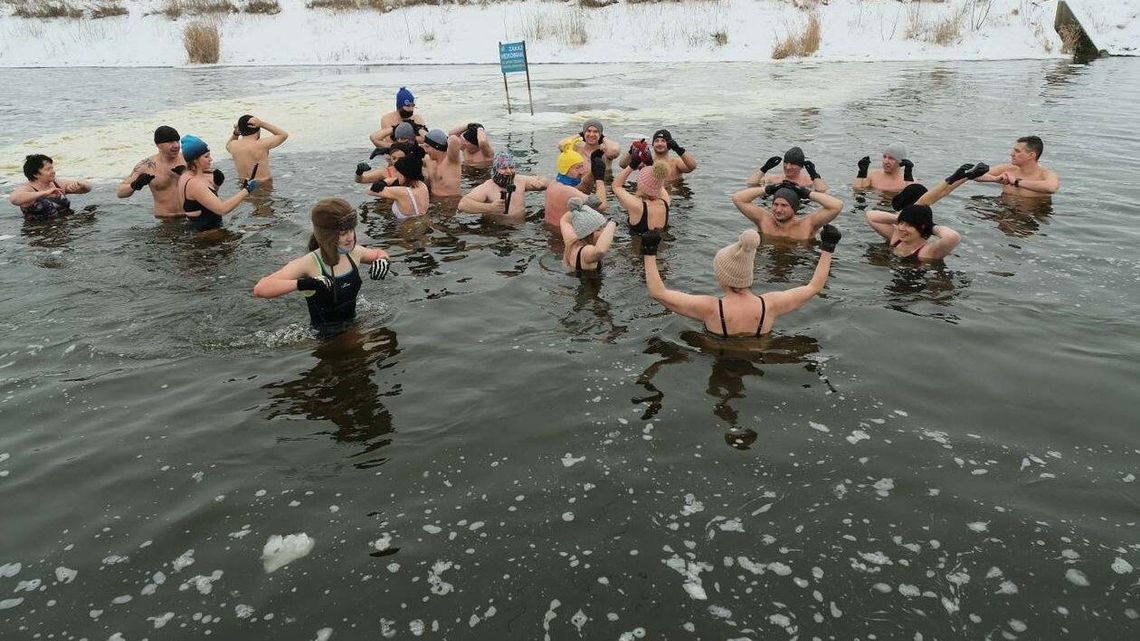 Utonięcie podczas morsowania. Nie wypłynął spod lodu Utonięcie podczas morsowania. Nie wypłynął spod lodu