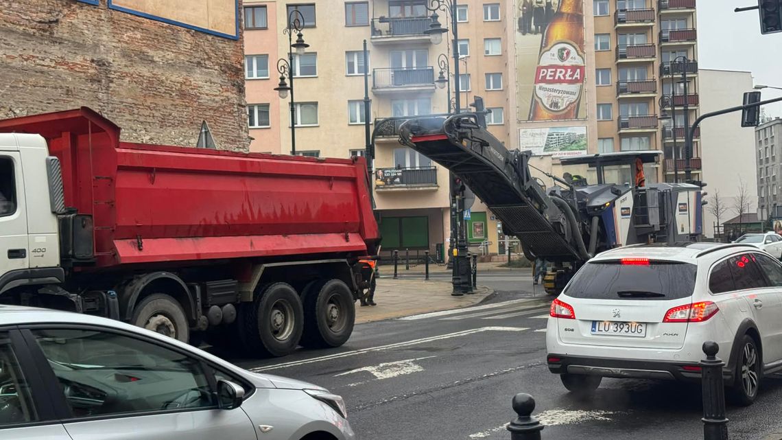 Utrudnienia drogowe w centrum miasta. Drogowcy zrywają asfalt Remont ul. Mościckiego
