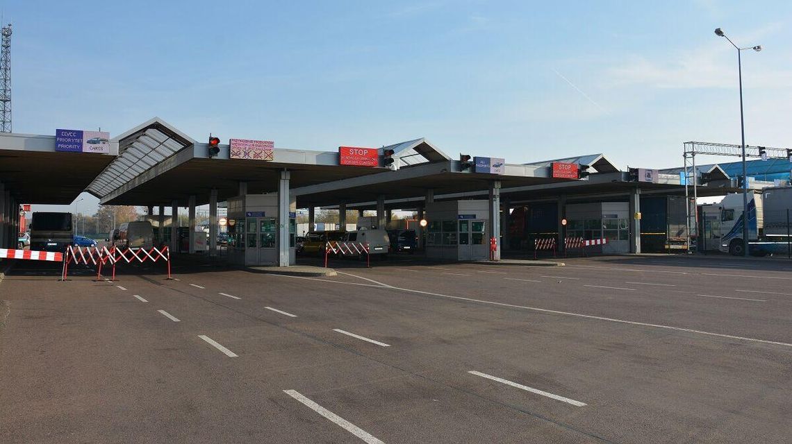 Utrudnienia na granicy w Dorohusku. Lepiej wybrać inne przejście Utrudnienia na granicy w Dorohusku. Lepiej wybrać inne przejście