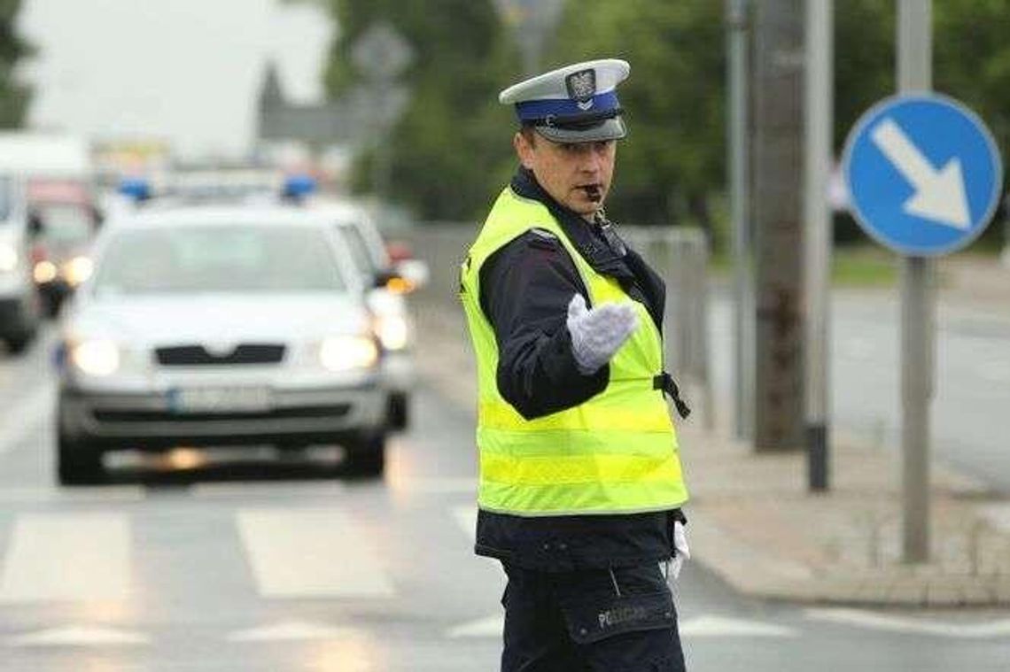 Utrudnienia na "krajowej 17". Zepsuta ciężarówka blokuje przejazd 