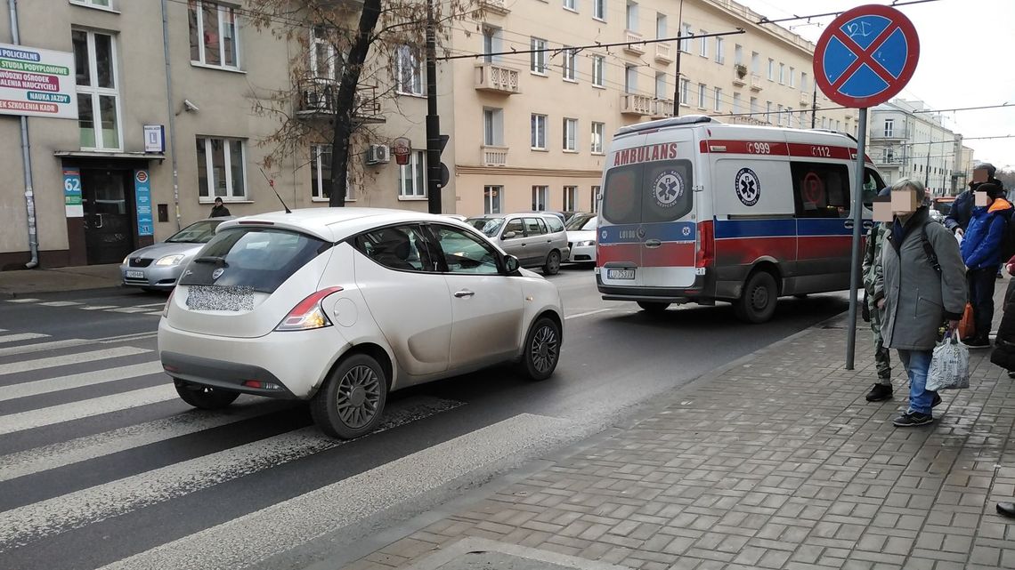 Utrudnienia po wypadku na ul. Narutowicza. Auto potrąciło 10-latka na przejściu