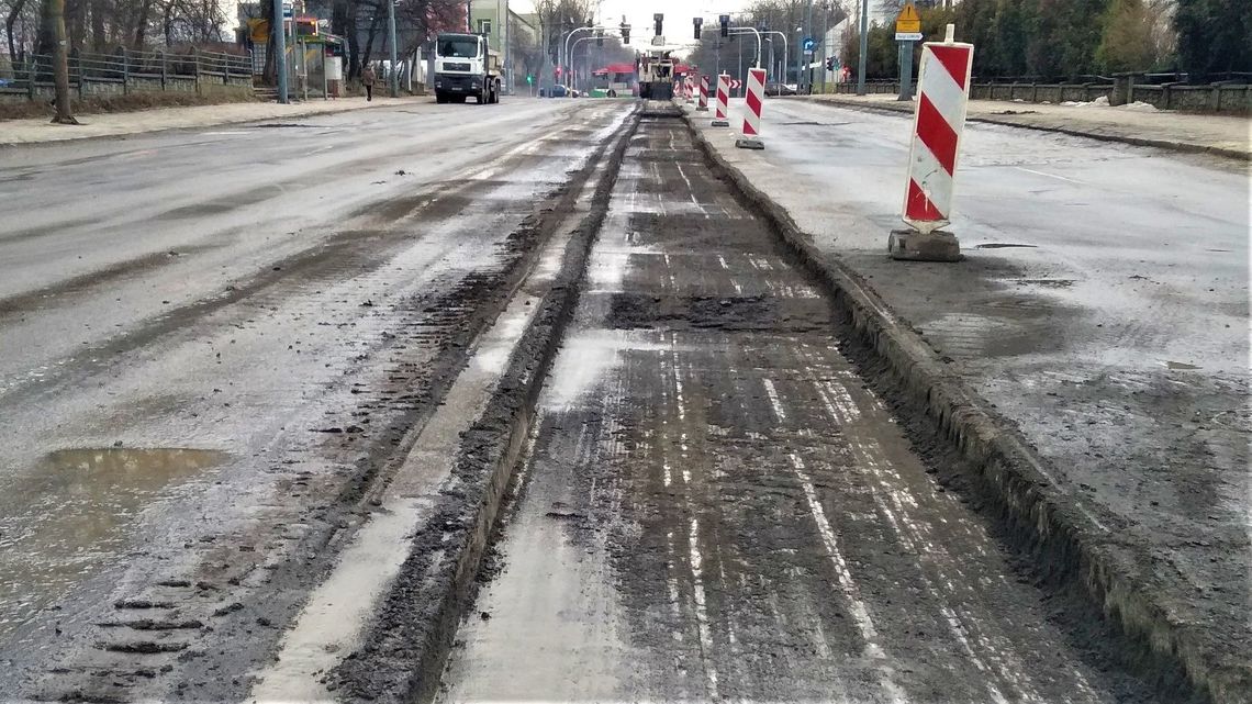 Utrudnienia po zamknięciu ul. Fabrycznej w Lublinie. Wielu kierowców stwarza zagrożenie dla pieszych Utrudnienia po zamknięciu ul. Fabrycznej w Lublinie. Wielu kierowców stwarza zagrożenie dla pieszych