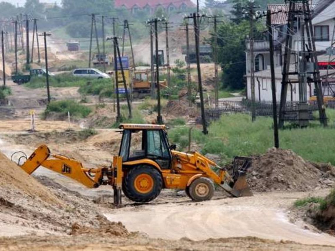 Utrudnienia w budowie drogi S17: Archeolodzy znaleźli przedmioty Utrudnienia w budowie drogi S17: Archeolodzy znaleźli przedmioty