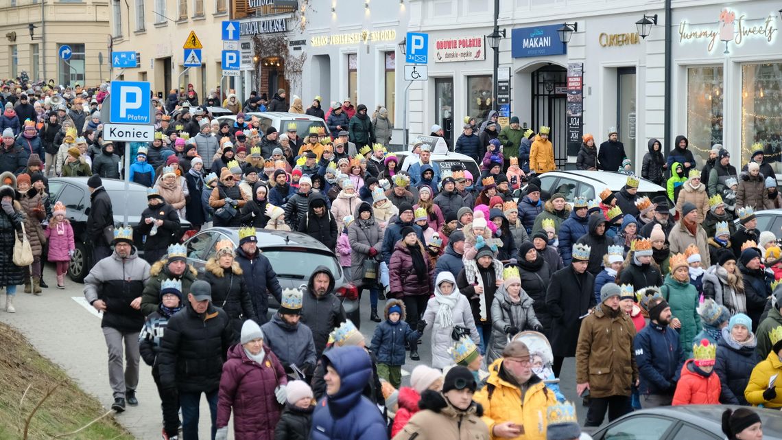 Uwaga, idą trzej królowie. Autobusy i samochody pojadą inaczej Uwaga, idą trzej królowie. Autobusy i samochody pojadą inaczej