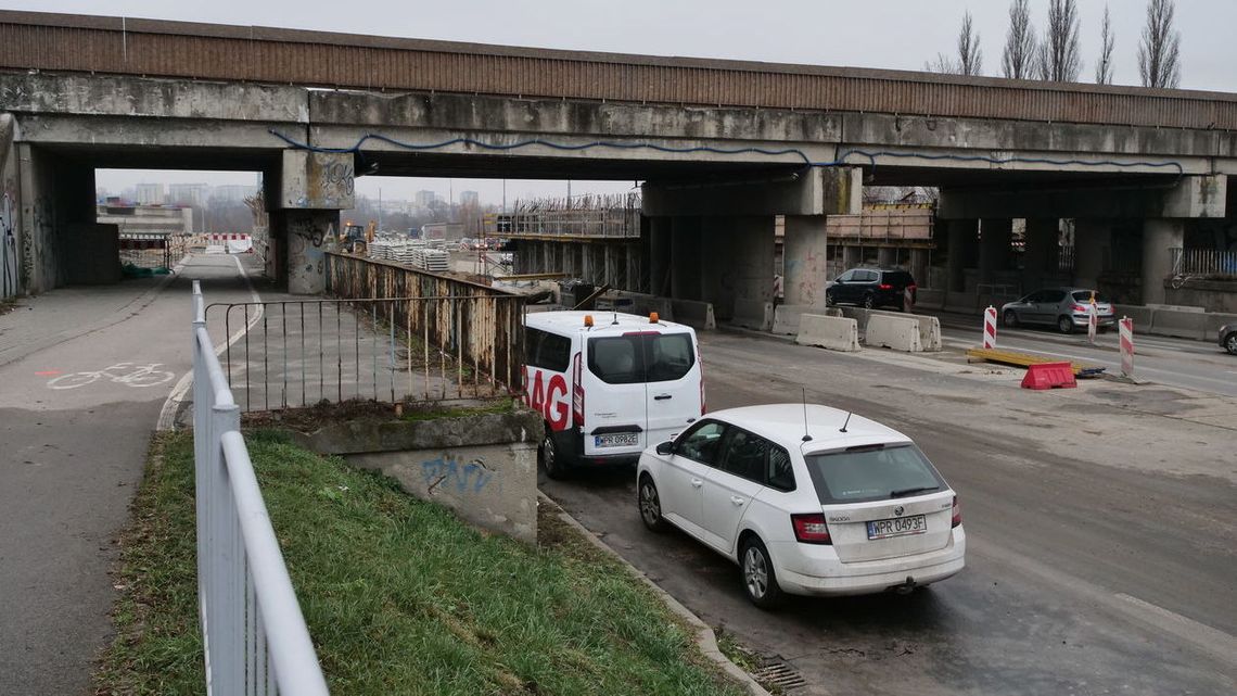 Uwaga kierowcy, nowa organizacja ruchu na skrzyżowaniu ul. Diamentowej z Krochmalną