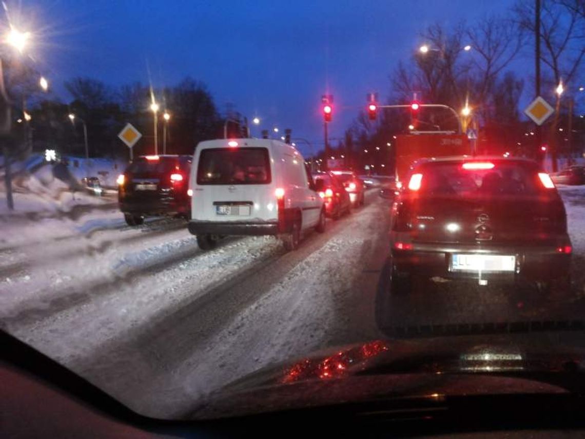 Uwaga kierowcy, trudne warunki na drogach