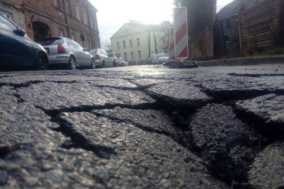 Uwaga kierowcy! Zapada się część jezdni ul. Probostwo w Lublinie Uwaga kierowcy! Zapada się część jezdni ul. Probostwo w Lublinie