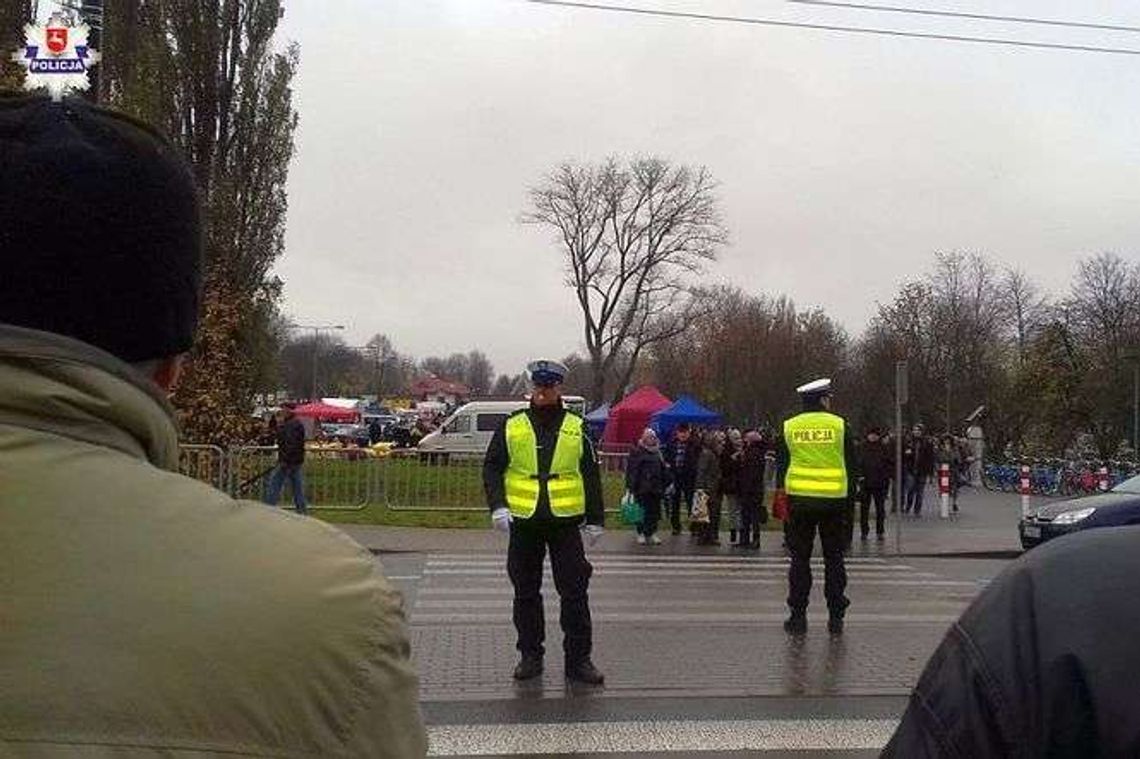 Uwaga na drogi w okolicach cmentarzy. Utrudnienia w ruchu, liczne kontrole policji Uwaga na drogi w okolicach cmentarzy. Utrudnienia w ruchu, liczne kontrole policji