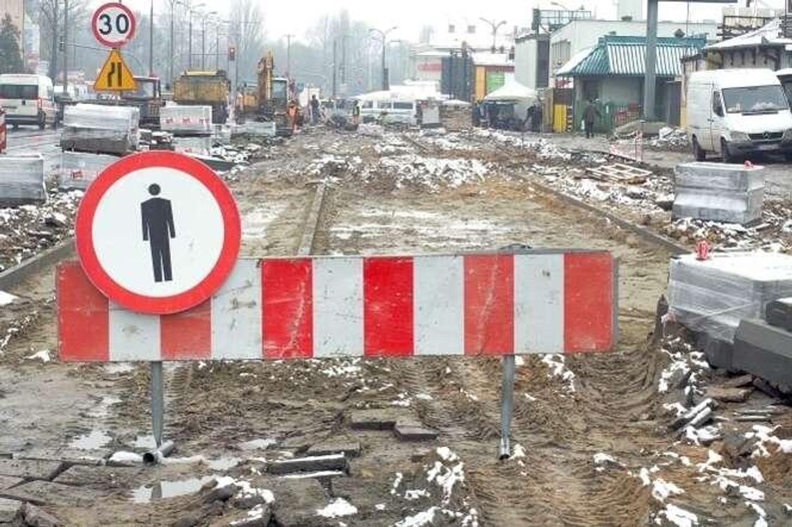 Uwaga na drogowe niespodzianki. Zamkną fragment al. Kraśnickiej, trudny przejazd przez al. Tysiąclecia