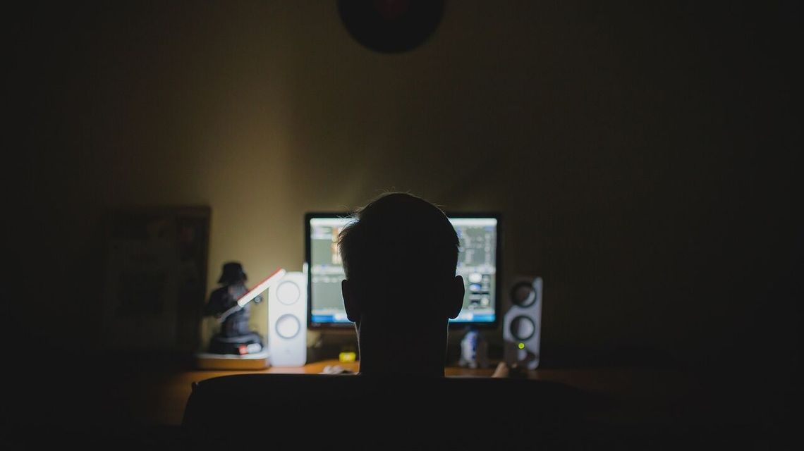 Uwaga na e-mail! Wyłudzają na „kamerkę internetową”