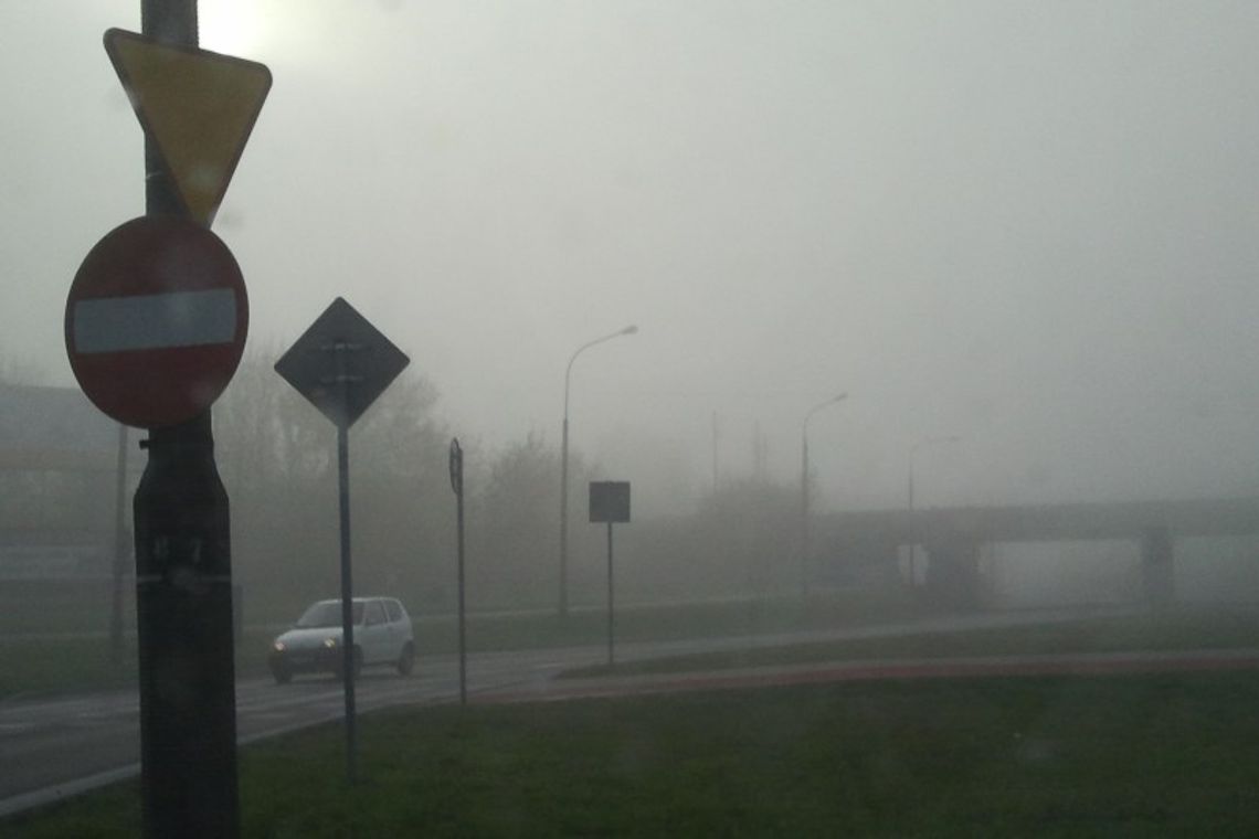 Uwaga na gęstą mgłę. Widoczność poniżej 200 metrów