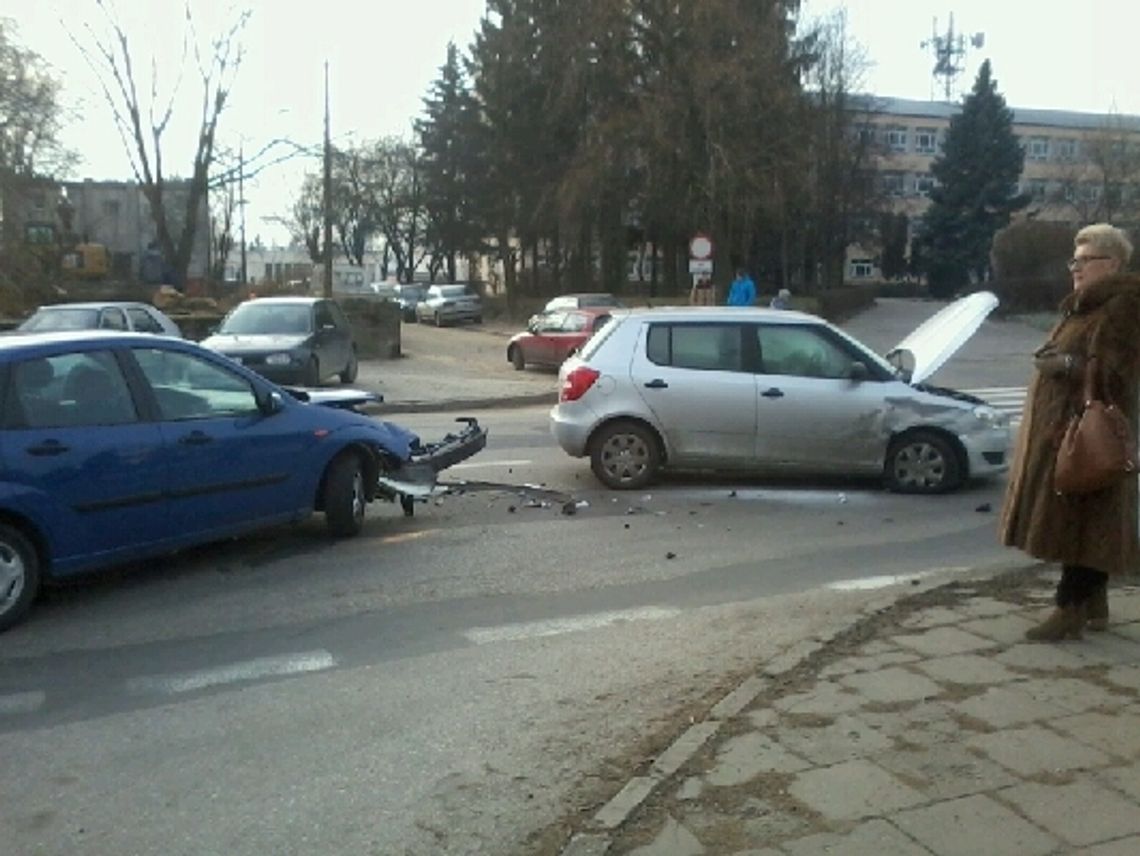 Uwaga na korki na ul. Wojciechowskiej, stłuczka dwóch aut Uwaga na korki na ul. Wojciechowskiej, stłuczka dwóch aut