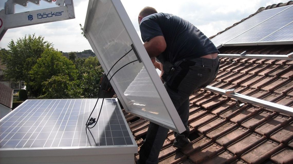 Uwaga na oszustów, którzy chcą montować OZE 