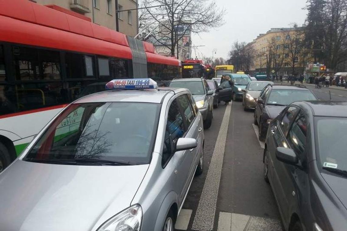 Uwaga pasażerowie! Duże opóźnienia kursów komunikacji miejskiej Uwaga pasażerowie! Duże opóźnienia kursów komunikacji miejskiej