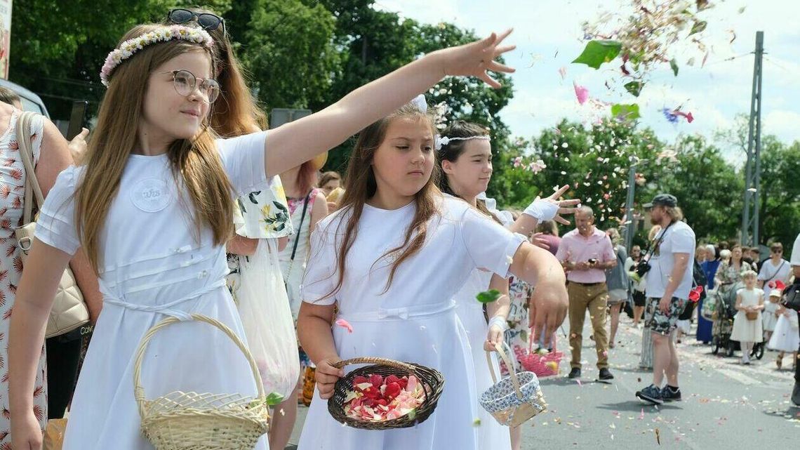 Uwaga, procesja idzie. W czwartek Boże Ciało - jedno z najważniejszych świąt katolickich Uwaga, procesja idzie. W czwartek Boże Ciało - jedno z najważniejszych świąt katolickich