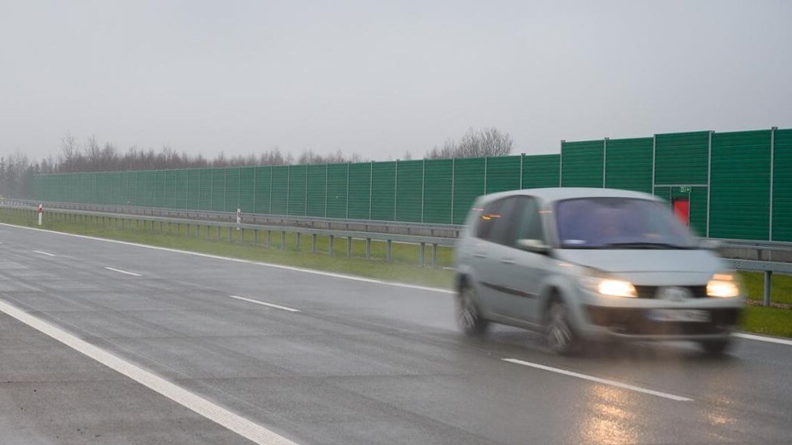 Uwaga, ślisko na drogach Uwaga, ślisko na drogach