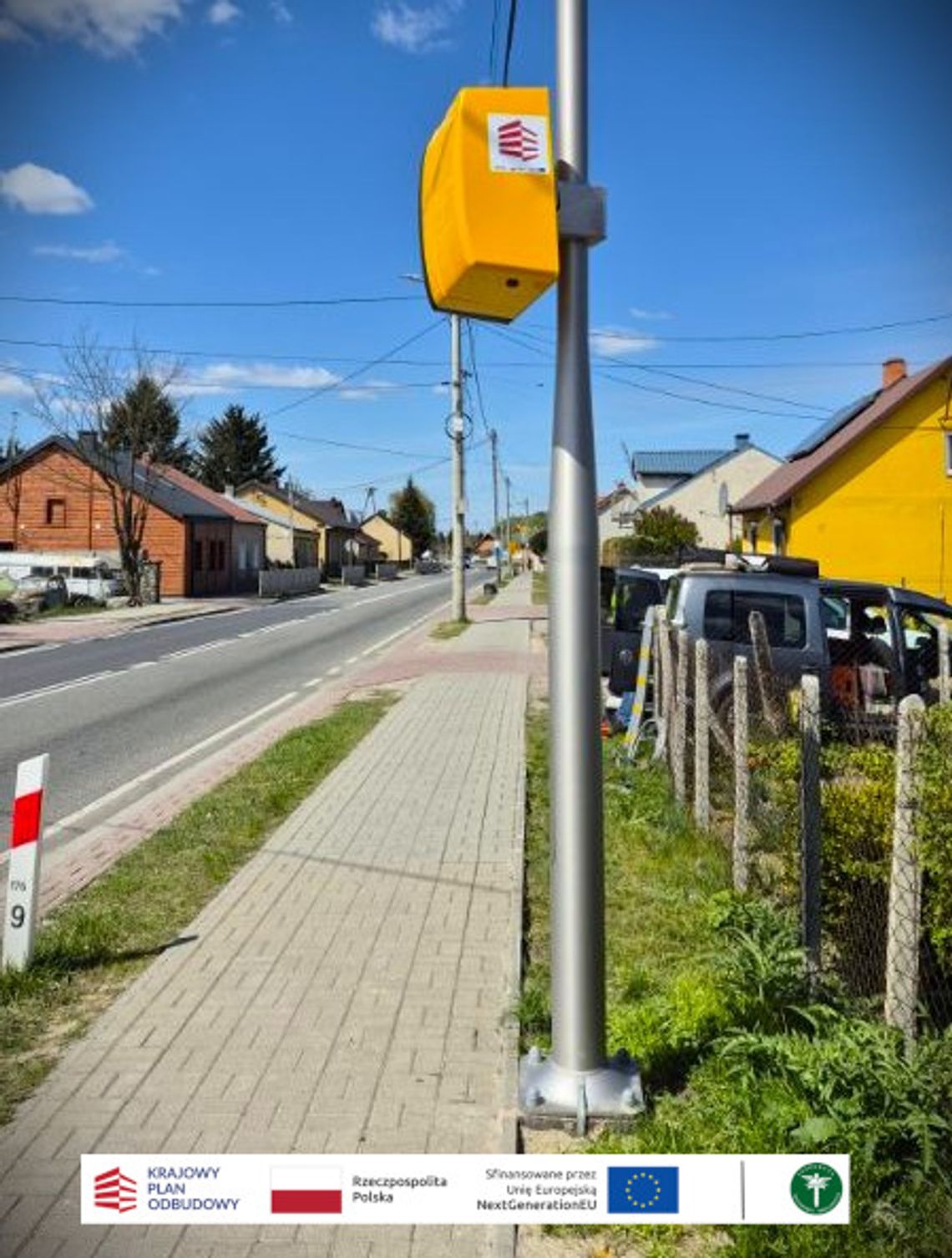 Wczoraj w południe uruchomiono nowy fotoradar przy drodze wojewódzkiej nr 74. Urządzenie wykonuje zdjęcia w Annopolu. Na kontrolowanym odcinku obowiązuje ograniczenie prędkości do 50 km/h.