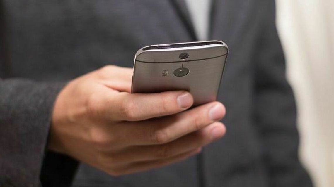 Uważaj na numer 801 055 055! Podszywają się pod skarbówkę, by wyłudzić dane z rachunku bankowego