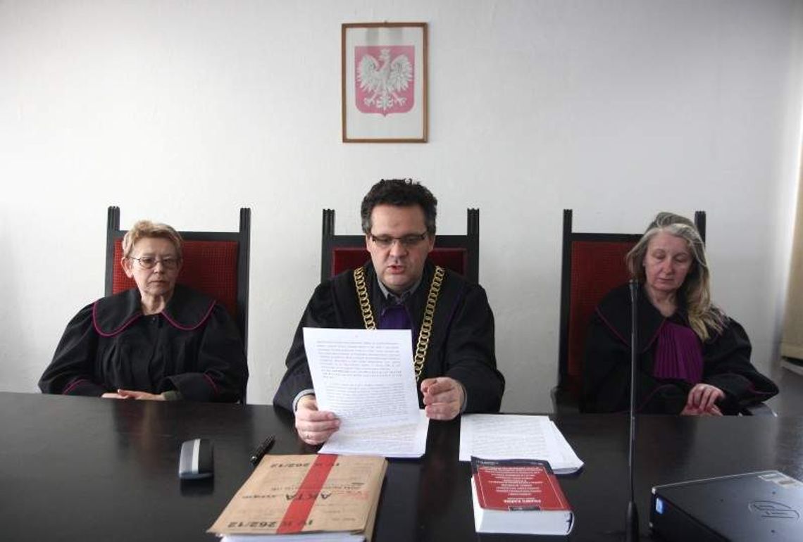 Uwięzili prostytutki, polali rozpałką do grilla i po kolei gwałcili