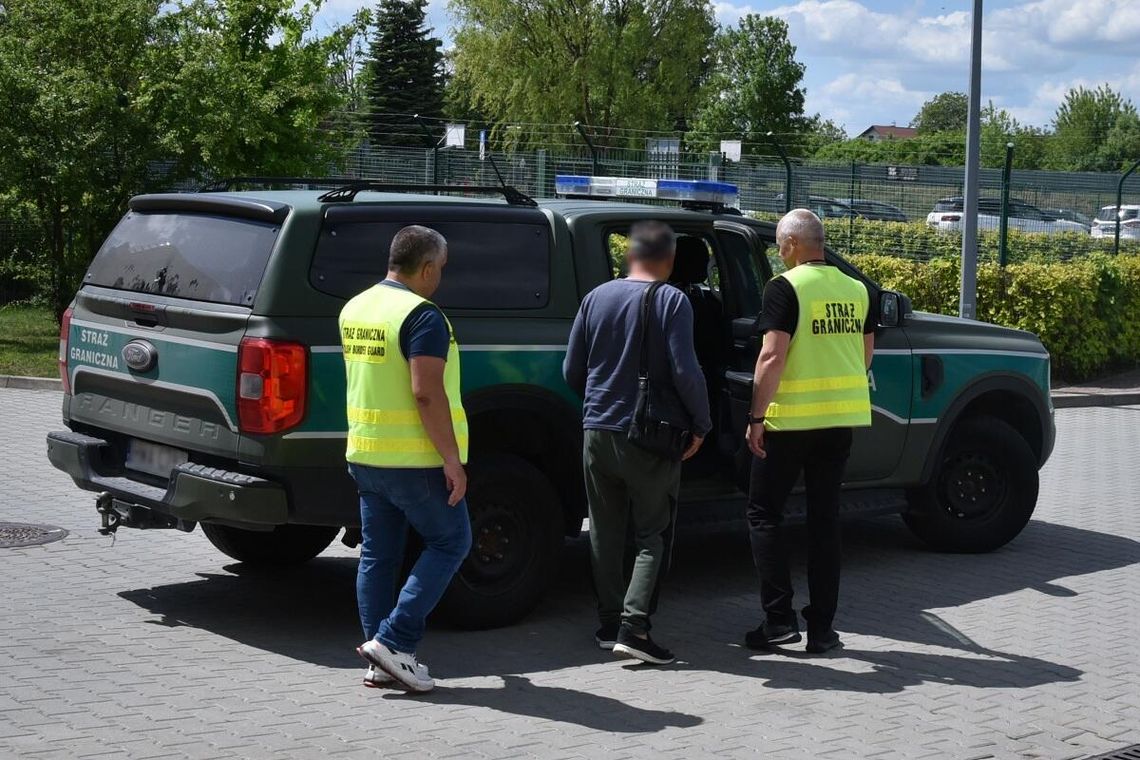 Uzbek deportowany. Zarabiał na nielegalnej migracji