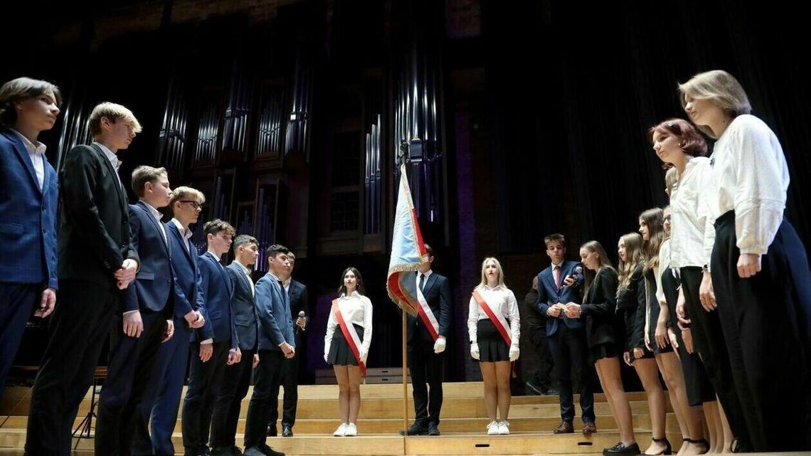 V Liceum Ogólnokształcące ma już 75 lat. Koncert w filharmonii [zdjęcia]