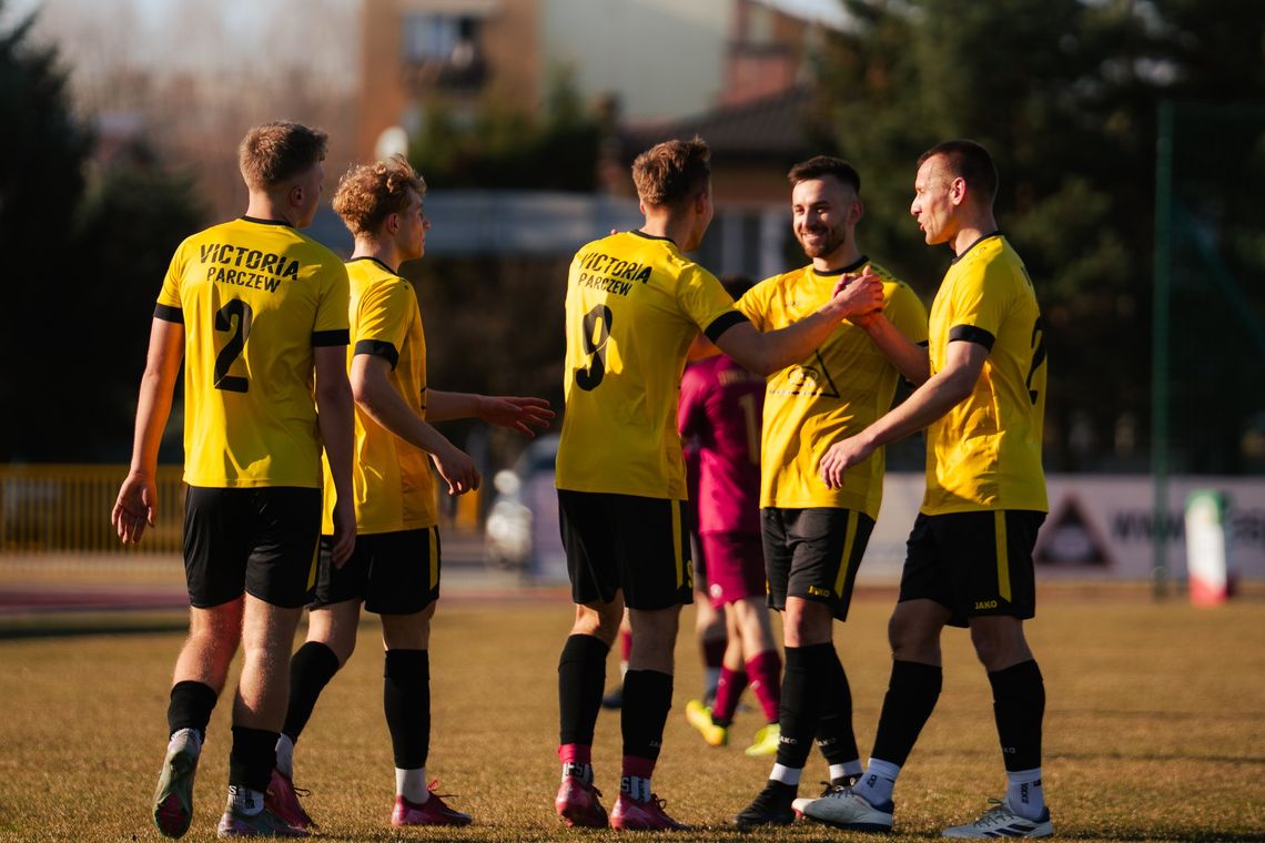 Victoria Parczew wygrała trzeci mecz wiosną, wyniki 18. kolejki bialskiej okręgówki Victoria Parczew wygrała trzeci mecz wiosną, wyniki 18. kolejki bialskiej okręgówki