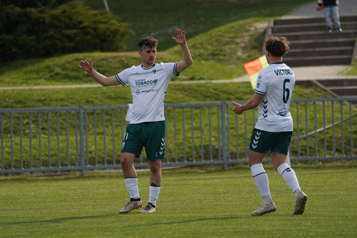 Victoria zakończyła świetną passę Korony. Wyniki i tabela Macron zamojskiej klasy okręgowej