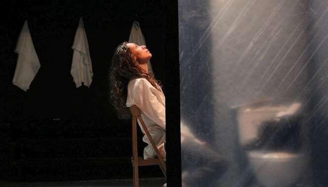 Vulva. Teatr w Galerii Labirynt