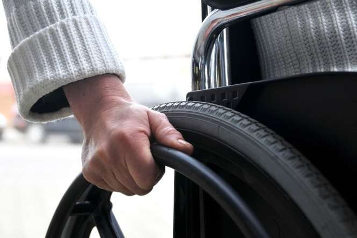 W areszcie zamknęli niepełnosprawną kobietę. Bo sąd nie wiedział o chorobie