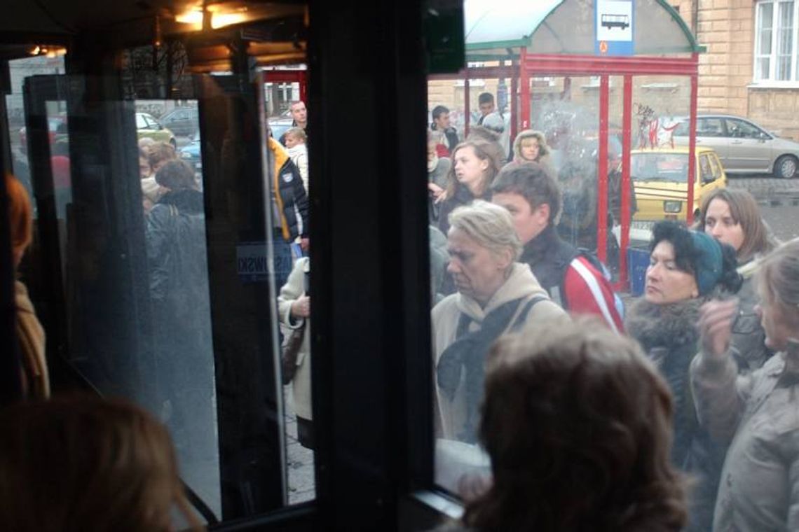 W autobusach można prawie wszystko, bo urzędnicy nie mają czasu W autobusach można prawie wszystko, bo urzędnicy nie mają czasu