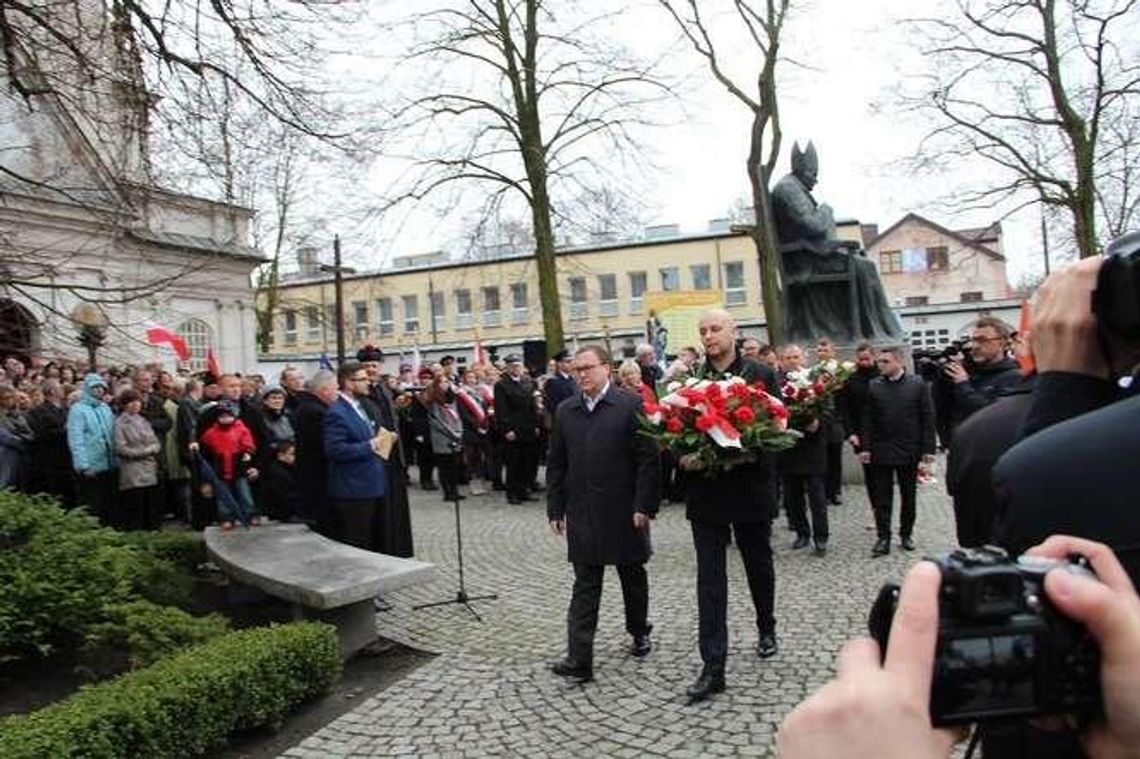 W Białej Podlaskiej ma stanąć pomnik Kaczyńskich. Gen. Błasik z ulicą lub rondem
