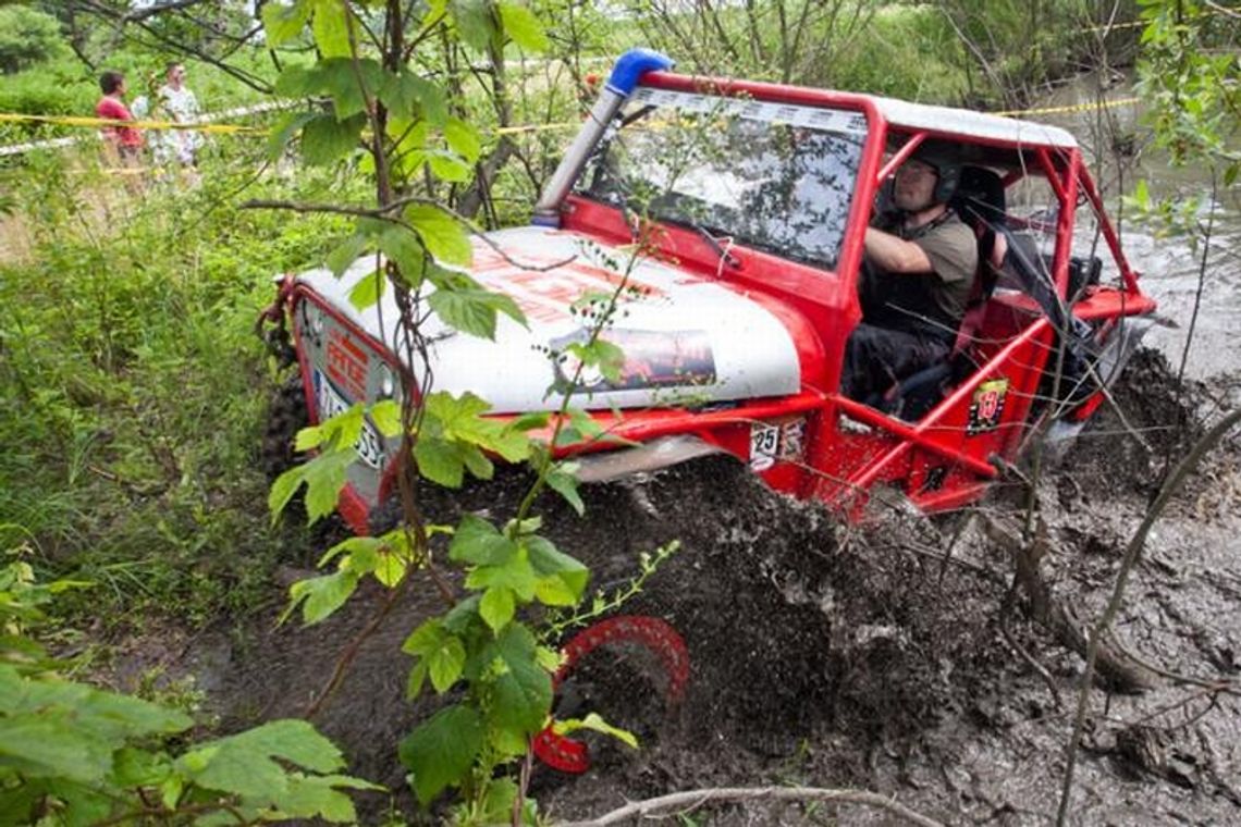 W błocie po osie, czyli rajd terenowy w Żółkiewce (zdjęcia)