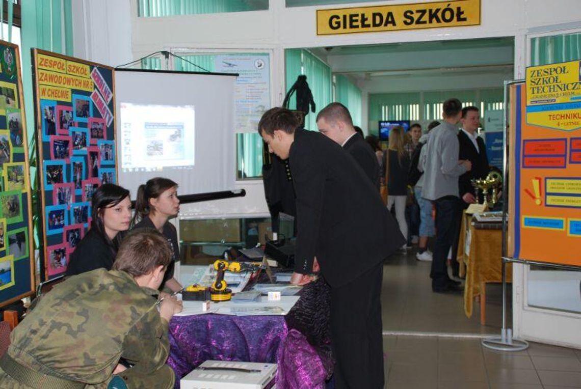 W Chełmie trwa Giełda Szkół (zdjęcia) W Chełmie trwa Giełda Szkół (zdjęcia)