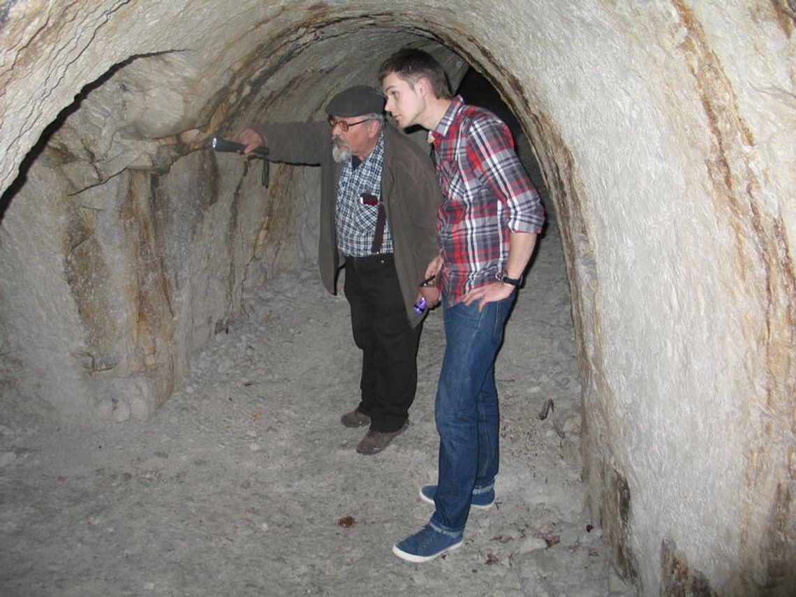 W czasie deszczu woda płynie do podziemi jak w studnię